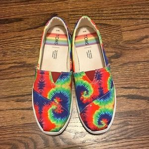 Tom’s tie dye slip ons
